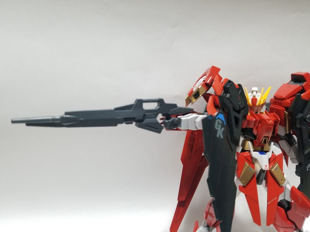 主兵装のビームライフル。火力は中程度で連射性に特化した仕様