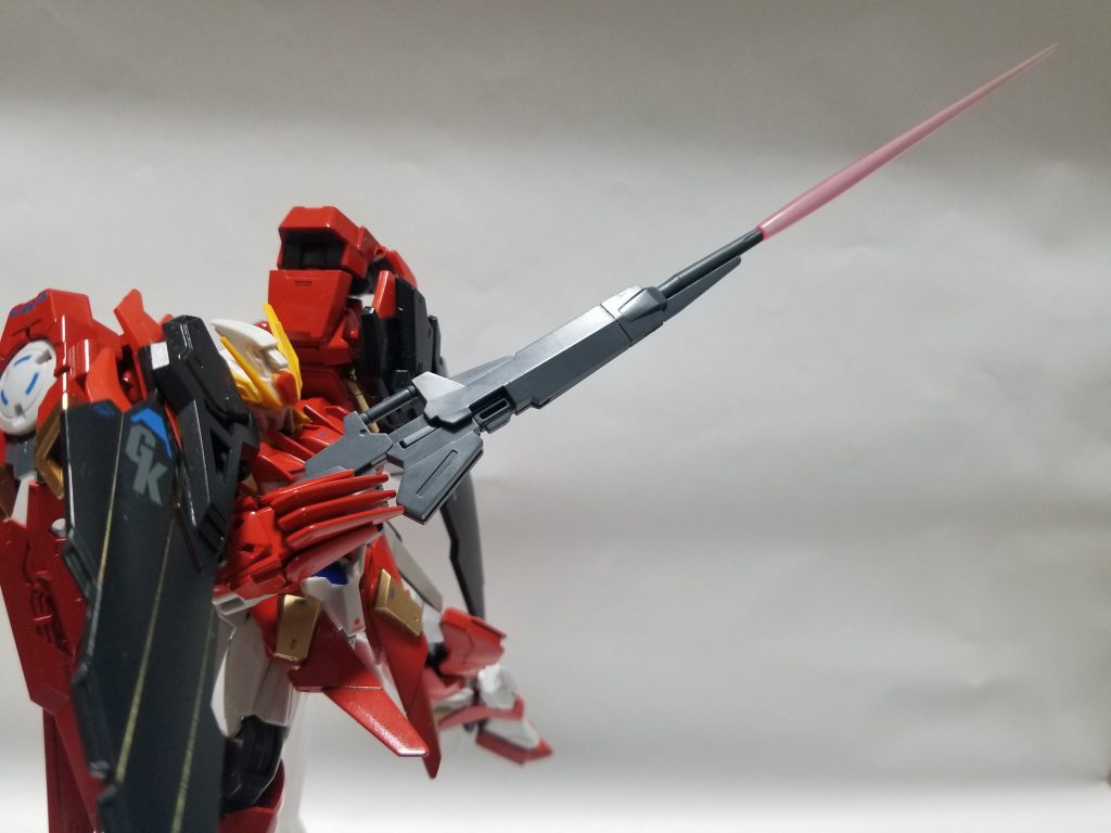 ビームライフル ソードモード
切り替えによりビームを保持して剣を作り出す。圧縮率を高めてるため少し短めだがライフルからのびてるため気にならない