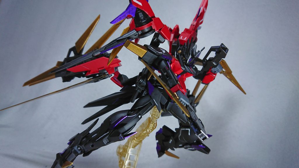 2つ目はの武装
「GNガンエッジ飛燕」
常時肩周りのGNドライヴ付近にマウントされているショートライフル
小回りが効きやすい為、乱戦時に乱れ撃ち戦況に順応する。