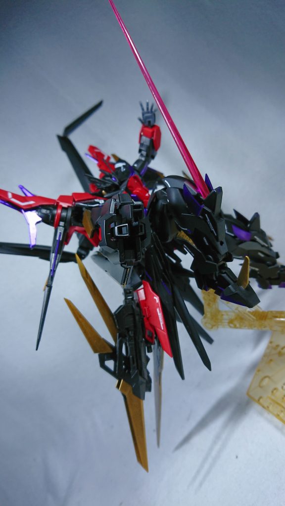 〜おまけ〜
膝のとこに隠しポイントがある為、このようにビームサーベールを発生することが可能。