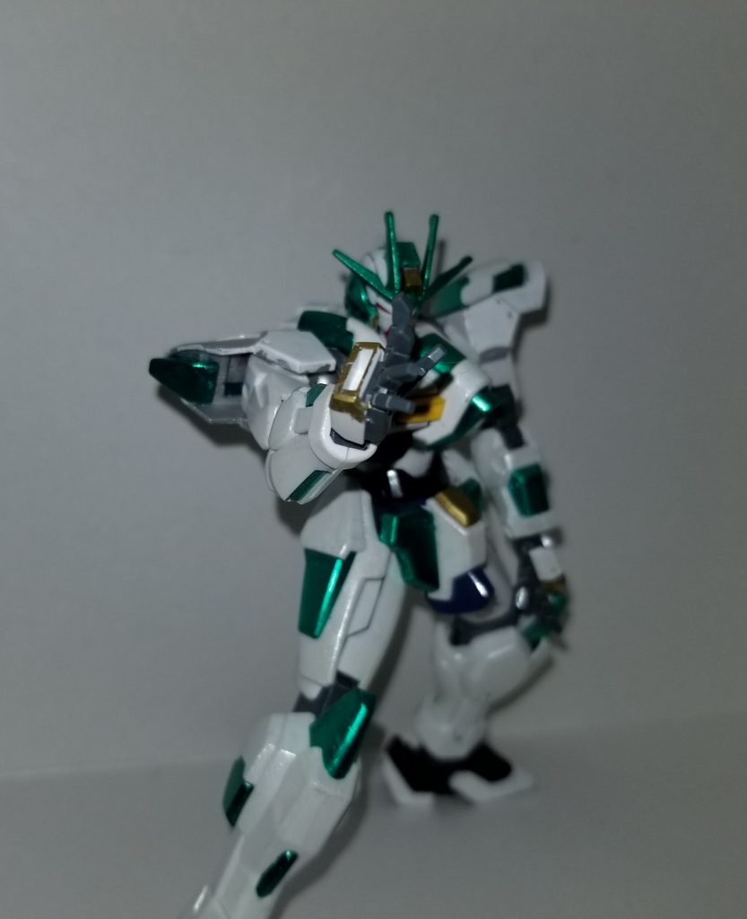 バーニングストラトスガンダムです。
もう左肩の関節回りのパーツが割れてしまって腕を伸ばしたり武器を持たせたポージングがまともにできません。この撮影のあとは棒立ちでもいいので飾って大切にしたいと思います。