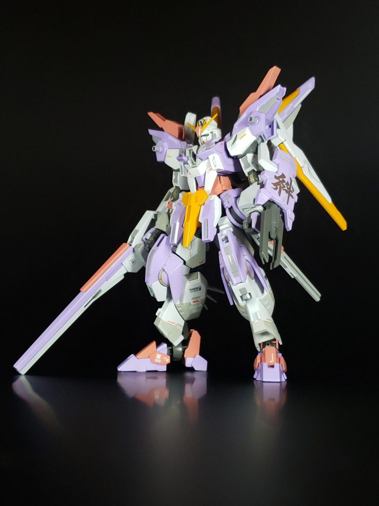 【通常形態】
ダイバー名:ミスターフェイス
フォース「アナザーエデン」のリーダー。
このフォースは身体等に障害を持った人達で構成されている。彼らにとってGBNとは五体満足で生きることが出来る、まさに楽園のような世界なのだ。
彼は火事により顔が焼けて表皮を失ったため「ミスターフェイス」と名乗っている。