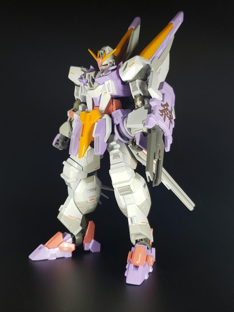 【アサルトモード】
追加装備をパージした姿であり、この機体最強の戦闘形態である。
重量が軽くなったことで旋回などの小回り効くようになり、超高機動で圧倒する。
ちなみに同バトル内では追加装備の再装着は不可能となっている。