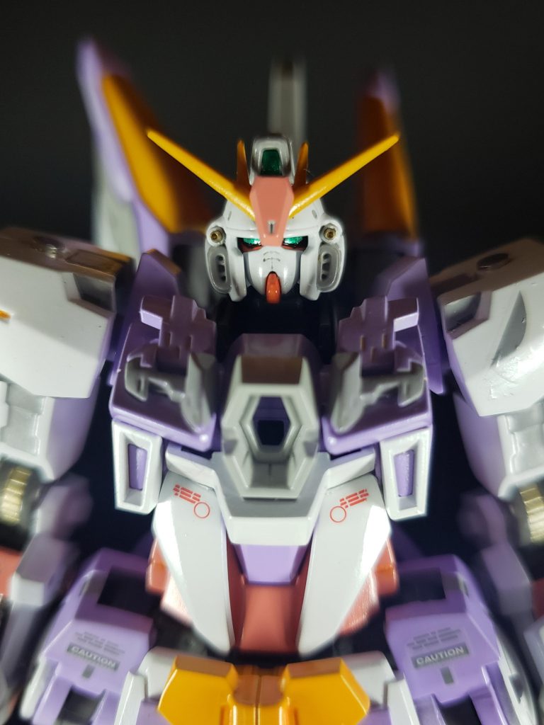 頭部バルカン砲。威力と射程が非常に低いが、速射性を重視した改造が施されており牽制としては最高クラスの性能を誇る。
相手を欺くためこの形態でしか使用しない。