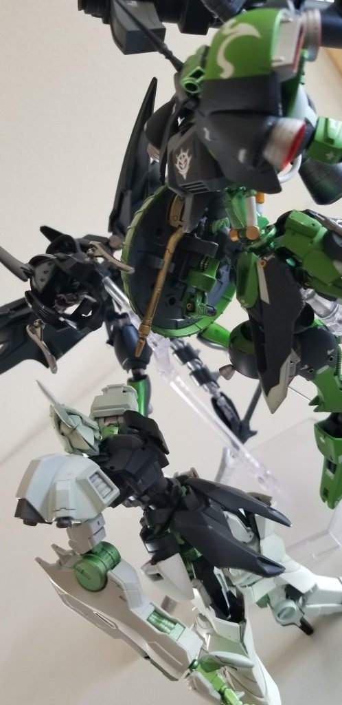 前作のイズゥムルートのパートナー機のイメージで作成しましたので、2ショットを😃