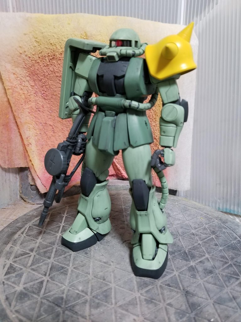 つや消しクリアー吹いて、ウォッシング。
今回は割れることなく作業完了しました。
スパイクアーマーは、初出撃の直前に塗装されたであろうと思い、ウォッシング無しにしてみました。