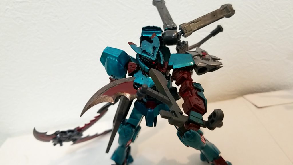 小鎌「トート」
威力は低いが小回りがきく
投擲も可能