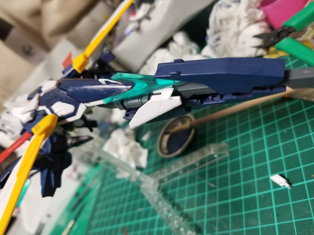 もちろんバード形態にもなれます。
完璧とはいいませんがウイングとAGE2マグナムとのミキシングなのでマグナムのシールドの切先をウイングのシールドに付け、マグナムのシールドの装飾もウイングのシールドに付けそれっぽくしてみました。