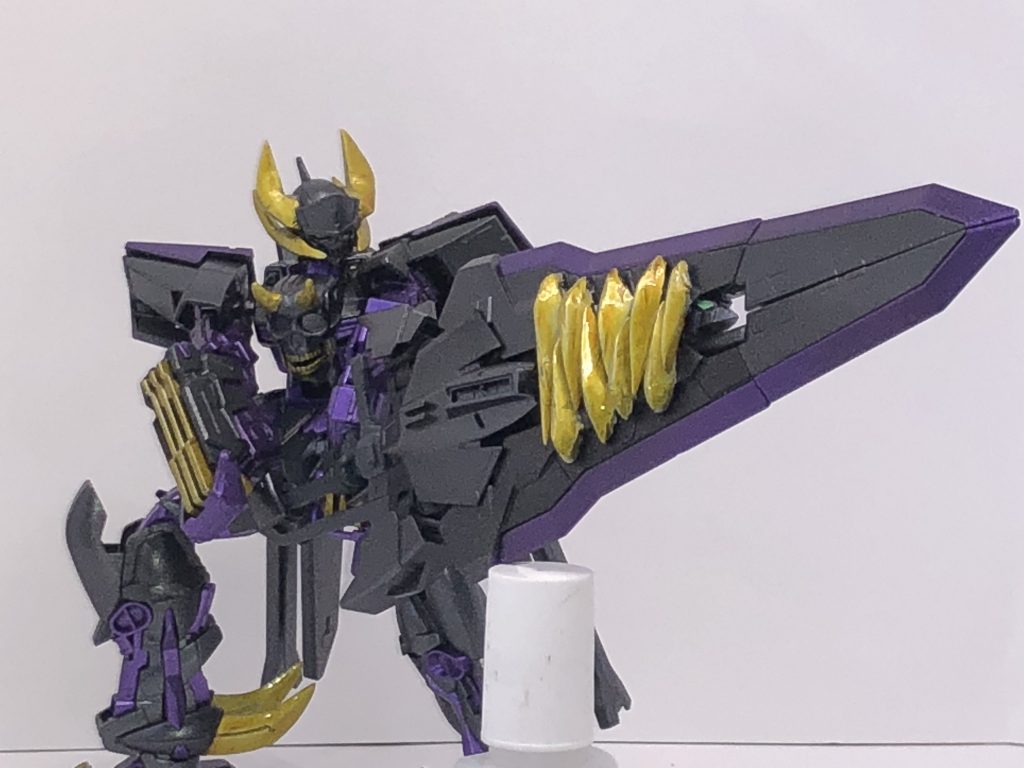 武器が重すぎて自立できない…