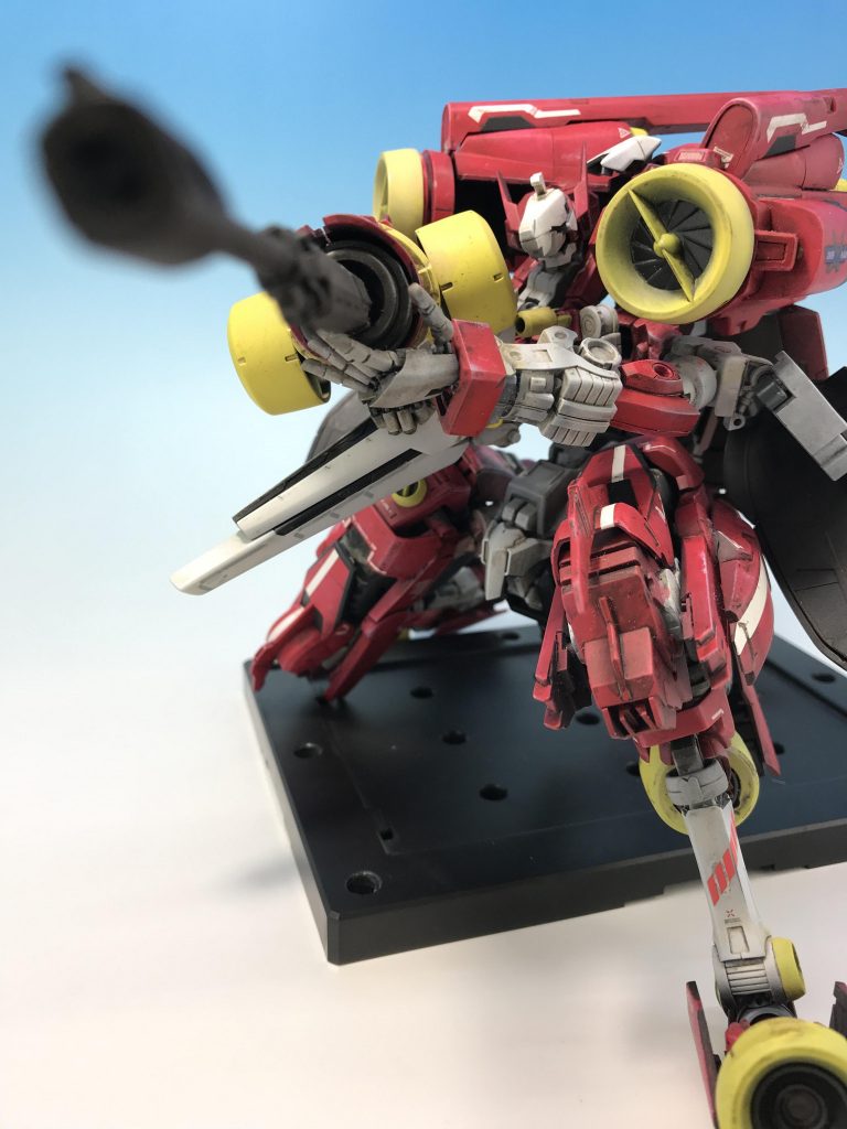 右腕ヘビーライフル『スカッター』。
拡散ゲロビをビームライフルみたいなノリで連射する感じ。