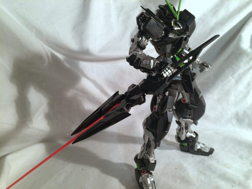 元々非武装の機体のつもりで作ってたのですが、アクションポーズ用に適当に作った長物を持たせてます。