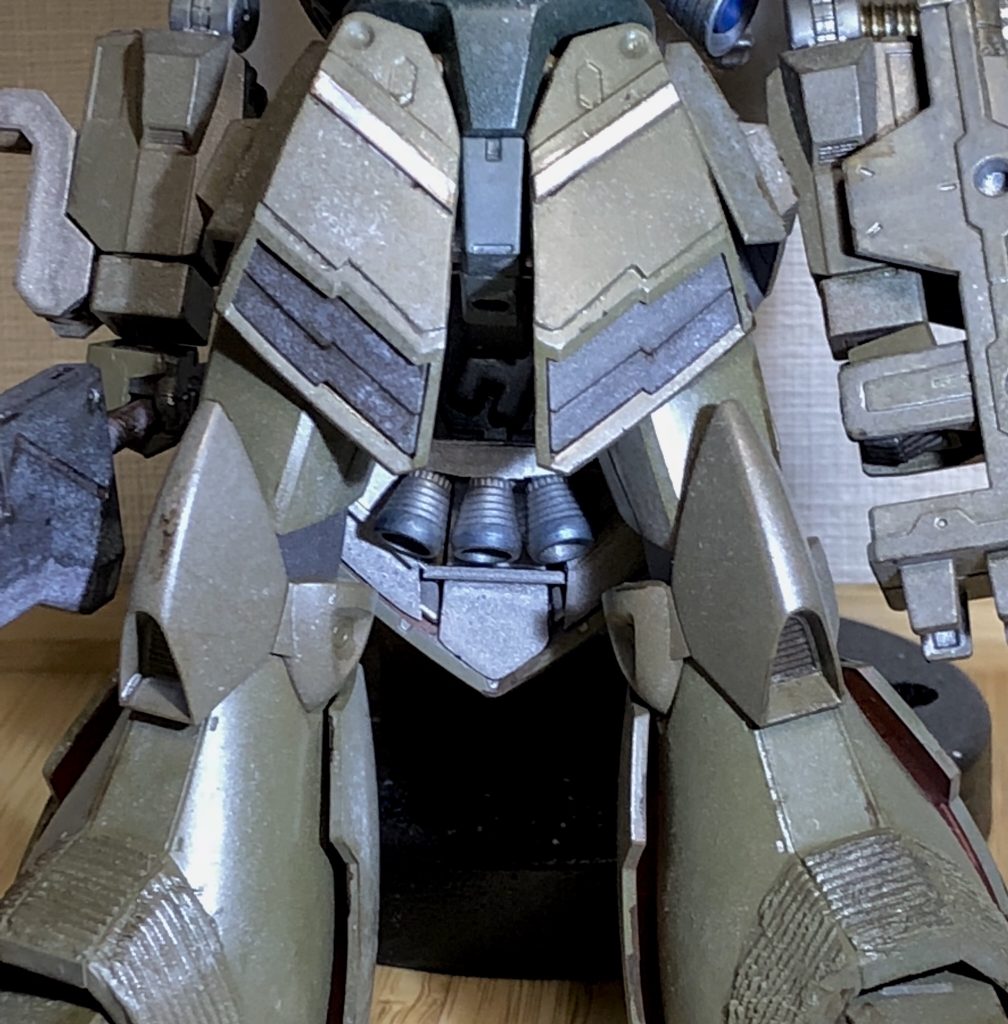 腰部リアアーマー内はめちゃ見える割に閑散としてたので、ゲルググやリックドムみたいなスラスターを追加してるのもワンポイントです!