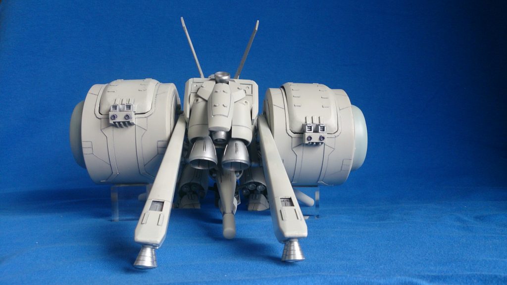 ネオジオンの試作核戦術拠点攻略MS。
後方支援機であるMSズサ。そのブースターに積載量限界までミサイルを積んだ、発展・強化機体。第一次ネオジオン闘争と第二次ネオジオン闘争の中間期に設計されたものと推測される。