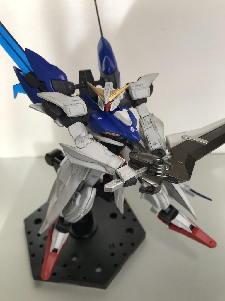 メインのバスターソードがよく似合います。