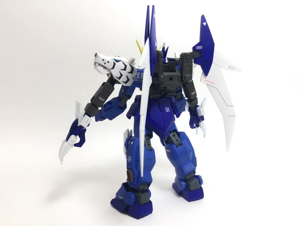◆正面・背面◆
ユウ・カジマになりきる為ブルーディスティニー1号機をオマージュ。ジーエンアルトロンの特徴はそのままに機体色がグリーンからブルーになった力はどうでるか!?
ちなみに機体名のツァンは中国語で蒼の意。