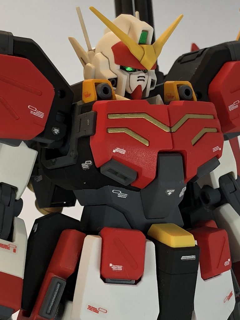 初めてエアブラシを使って塗装した、思い出深いキットです。
と言っても半年くらいしか経っていませんが笑
撮影ブースを作ったので、そのお試しも兼ねて撮影したものを上げさせていただきます。
久しぶりにじっくり眺めましたが、本当にカッコいい!
射撃機体好きとしては、発表されたばかりのMGデュナメスが今から楽しみです。