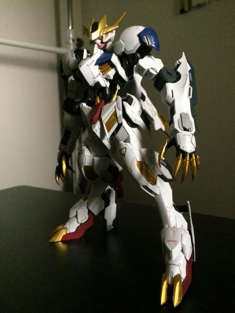 改修はパテによる爪の成形、アンテナのシャープ化、胴体3mm延長です。各部はちょいちょい塗り分けしました。