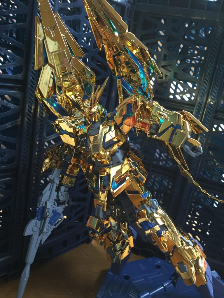 飛んでいる風にポーズさせるのが以外に難しい…