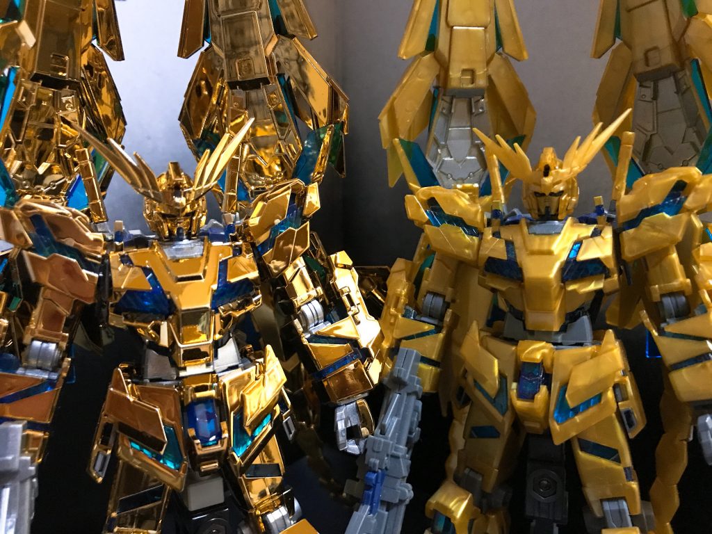 通常版との比較。サイコフレームのブルーが際立ってます！