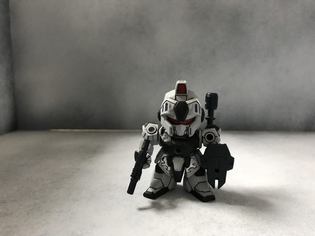 四号機の偵察型・スカウター
武装はビームハンドガンとシールドと索敵アンテナです。
索敵アンテナはガシャプラのパーツを使い再現しています。