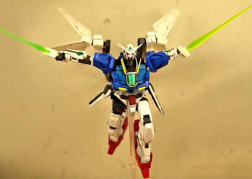 背中のリフレクターを開いて高速起動のホバーモードにできます