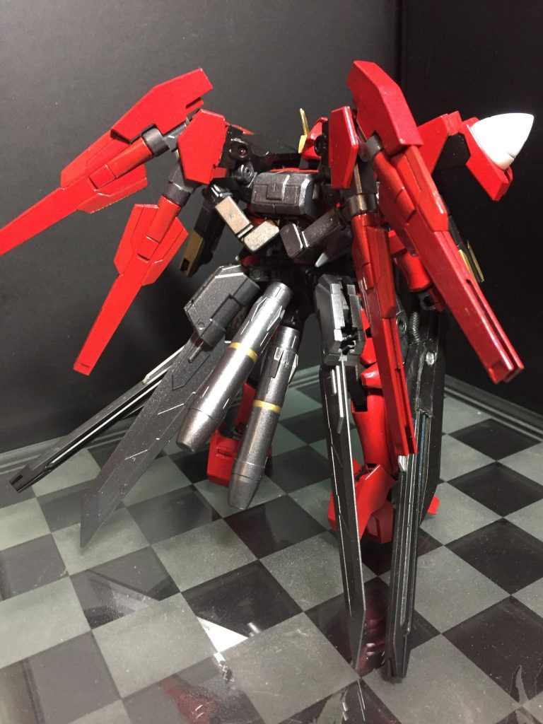 近接戦闘に特化した機体で、剣を多く装備する。それらを使い舞うように戦闘を行うことから、剣の舞(ブレイドダンサー)の名が付けられた。