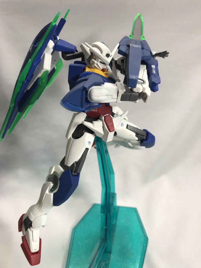 切りかかろうとしているポーズもかっこいい!!!やっぱりGNソードを選んで正解でした笑