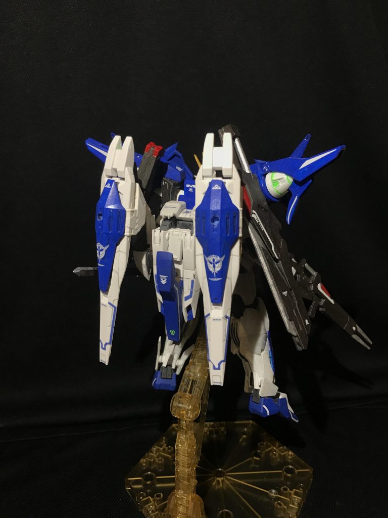 長距離移動形態のバックショット。
ほぼランスとって合体しただけです。
合体は元々バックパックにある3mm穴を使用してますが、保持力を上げるためにポリキャップを仕込んでます。