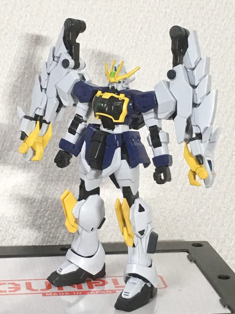 背部バインダーとクローキャノンを取り外すとガンダムナタクっぽく見えます。