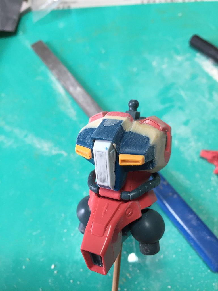 1番苦労した胸部の整形です。パテをもっては削り、盛っては削り…。合わせ目消しもそうですが、様々なヤスリを使って周りとの段差を無くす作業はなかなかに骨が折れました。
閲覧ありがとうございました。