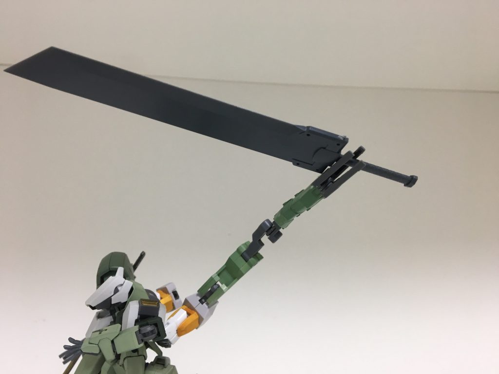 尻尾でこんなデカイ大剣を持たせることも出来ます！ リーチ半端ないw