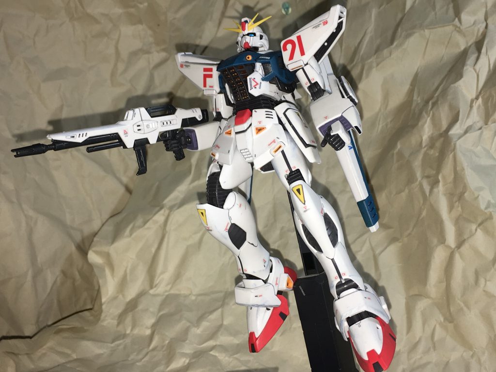 アクションポーズ
ビームライフル装備!飛翔っ!!