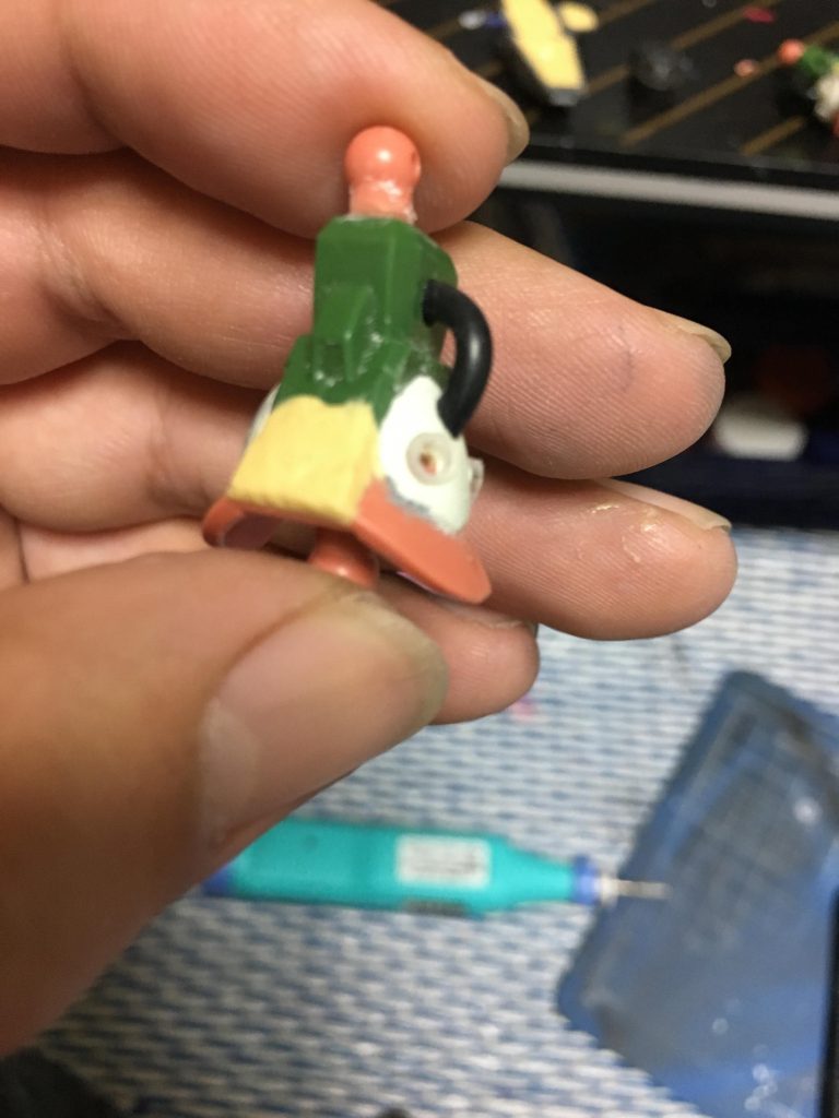 一番の難所でした
パイプと真鍮線でバーニア作成
ニコイチにした脚にパテ盛り
充電器のリード線で動力パイプ
ダイソールーター大活躍です^ ^