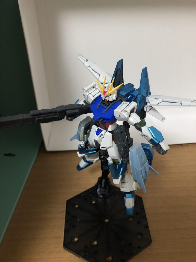 この形態はエースパック装備型です
武装はライフルと腰のGNキャノンです