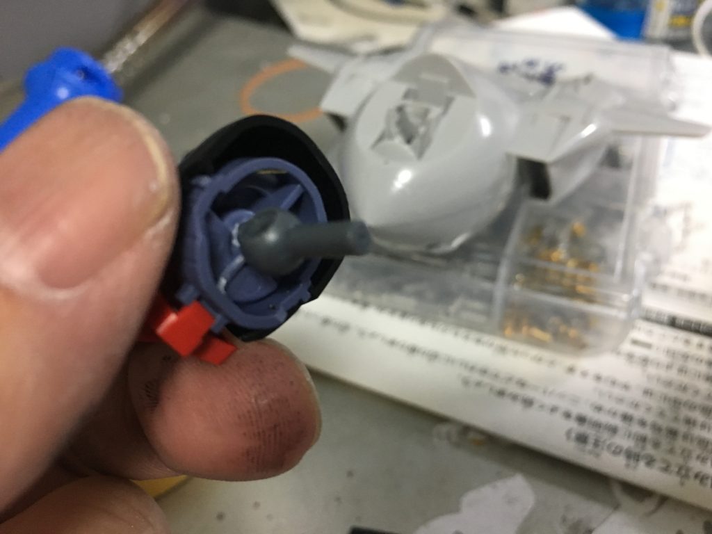 首にボールジョイント仕込んで自在に動きます。