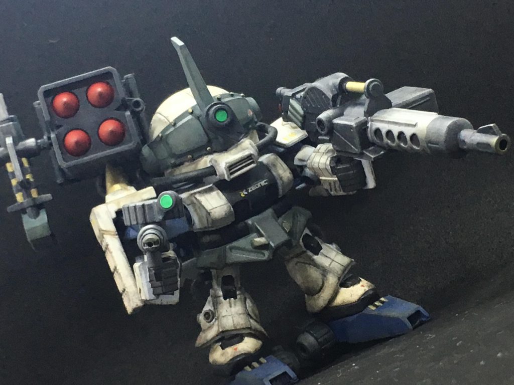 フルウェポンモード
移動兵装ユニットビッグガンの兵装を一部を除きほぼ全て任意のタイミングで使用可能の形態となります
重量が増す事で飛行不可となりますが脚部ローラーダッシュ機構にて機動力低下を補っています
ATライクな形態です
炎の匂い染み付いて…むせる!