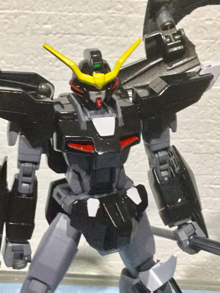 機体はマギーさんのラヴファントムをミキシング。
ガンダムジエンドのバックパックと胴回りは忍パルスガンダムを流用しました。顔のマスクはストライクガンダムを使用してます。