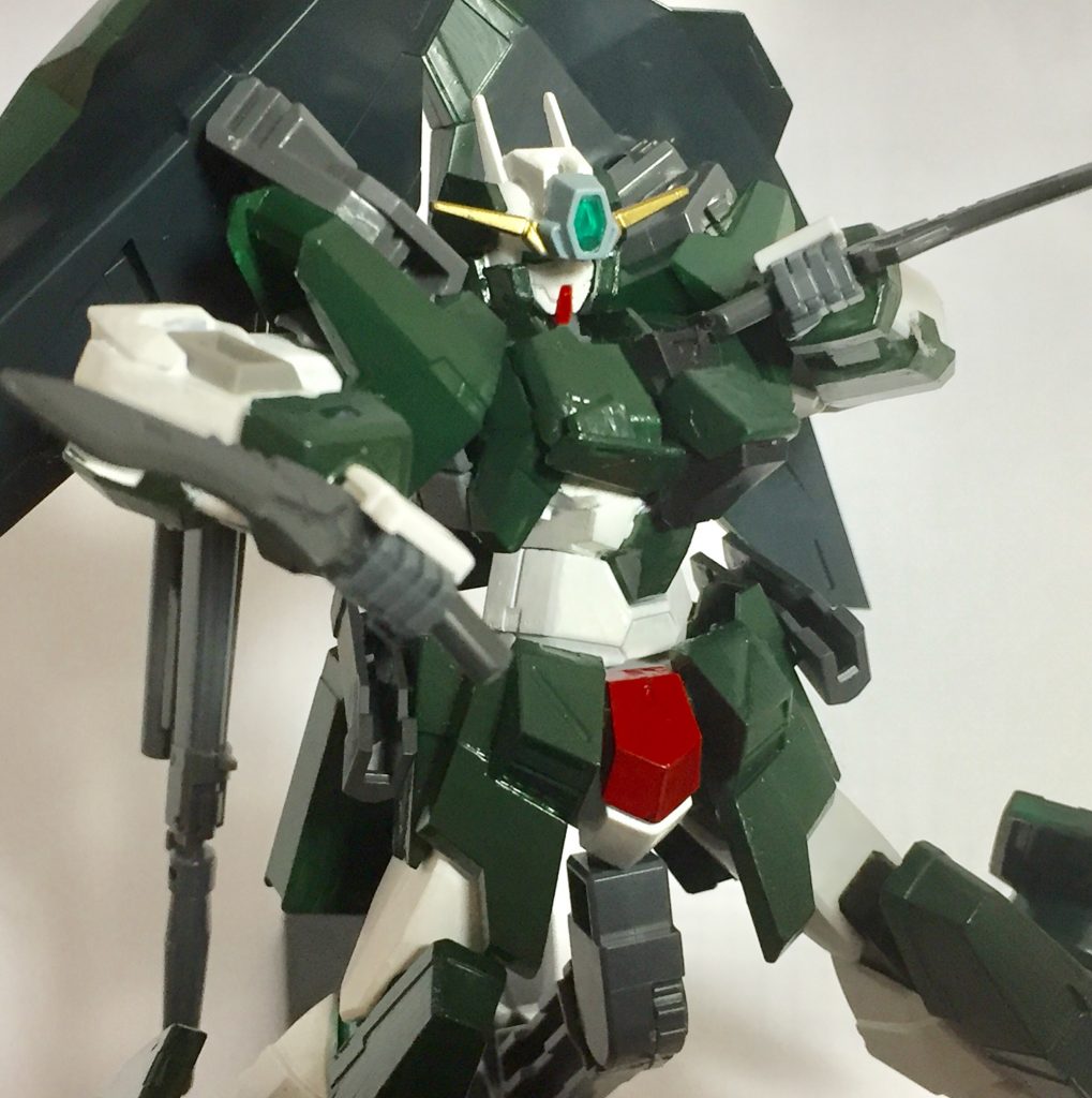 機体のイメージ的にサーベルは合わなかったのでナイフに。