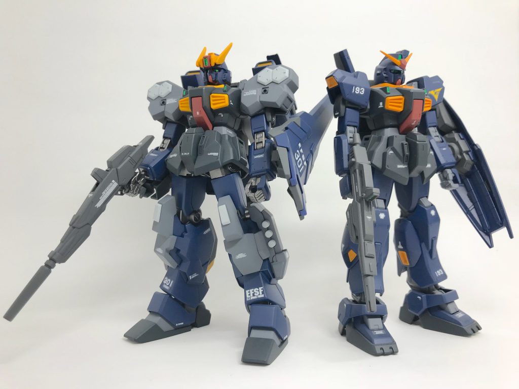 最後に比較用で以前投稿したノーマル
のマークⅡとのツーショット。
かなり重量感のある機体に仕上がった
と思います。