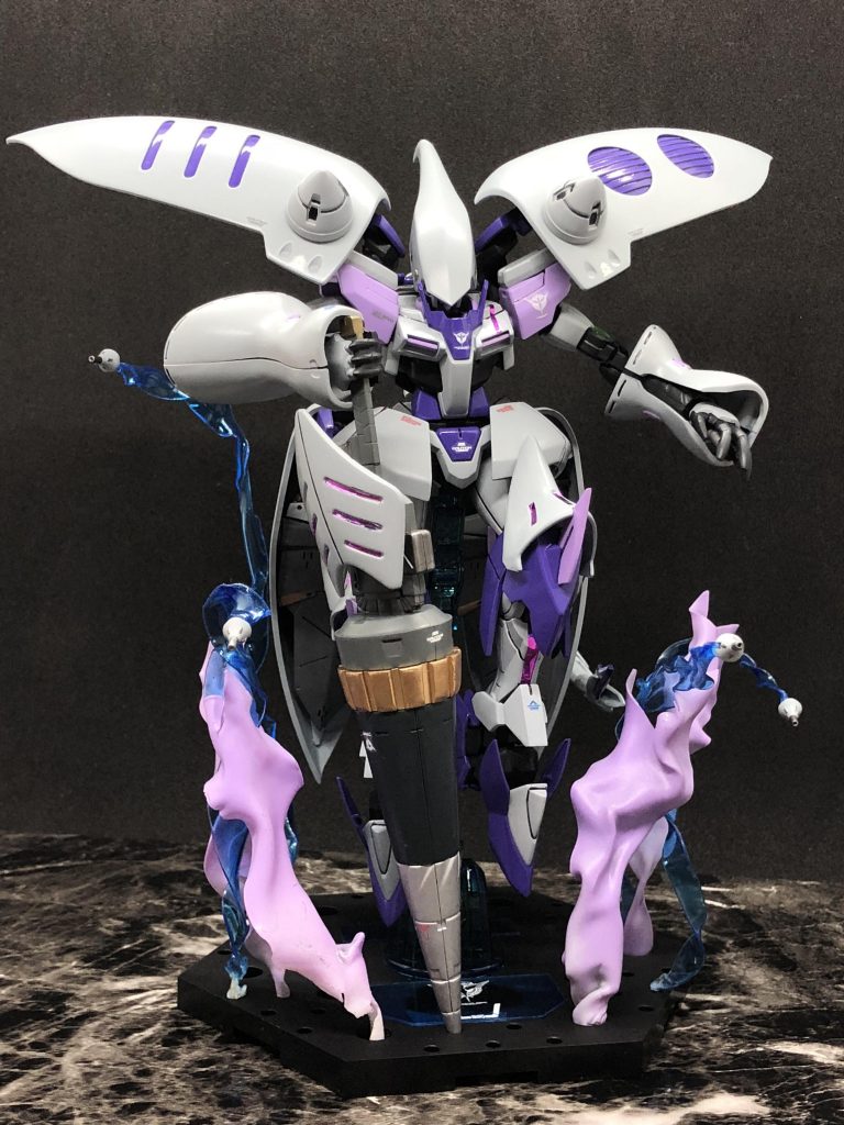 GNランスを地面に刺し大地を揺るがす