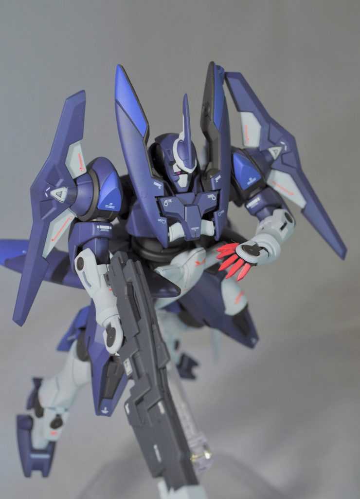 指先は紅く塗って毒々しい雰囲気にしました。