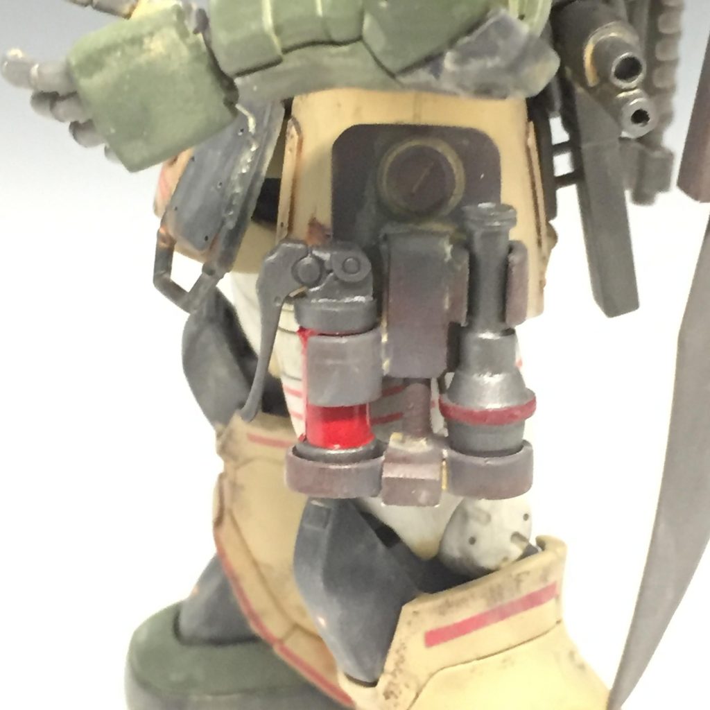 腰にハンドグレネードと、フラッシュグレネードを装備