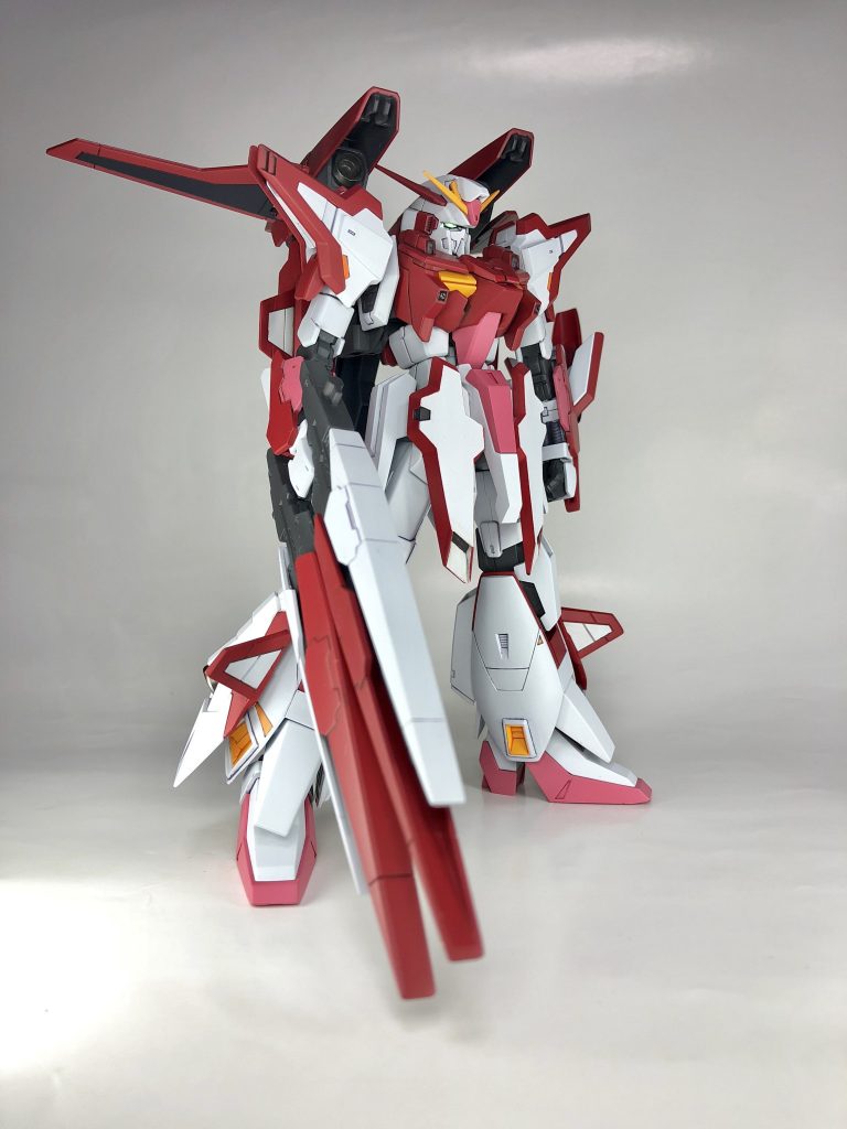 主翼は肩アーマーの干渉を避けるためと好みで前後を逆にしています。