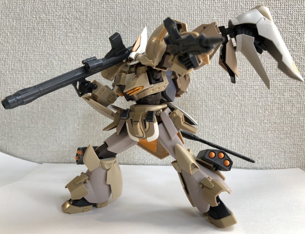 マシンガン
基本武器の1つで腰部にマウントもできる