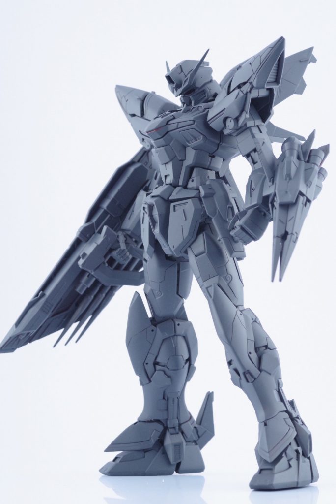 最後にサフ状態のものです
元が黒なのでスミ入れしなくてもディテールがハッキリするように太めの筋彫りにしました