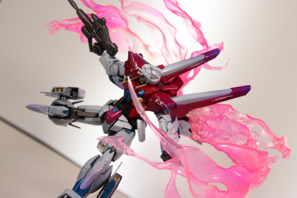 光の翼を発生させる事が出来る