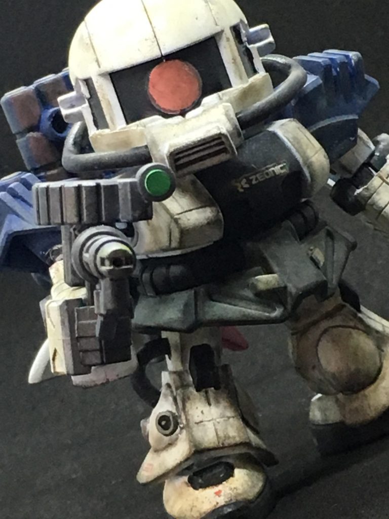 SDらしく軽装モードです
この状態ではザクマシンガンとコンバットナイフのみ使用可能です
さして軽くなる訳でもないので旨味は殆どありません
しかしSDに置いて軽装モードは大事でしょう