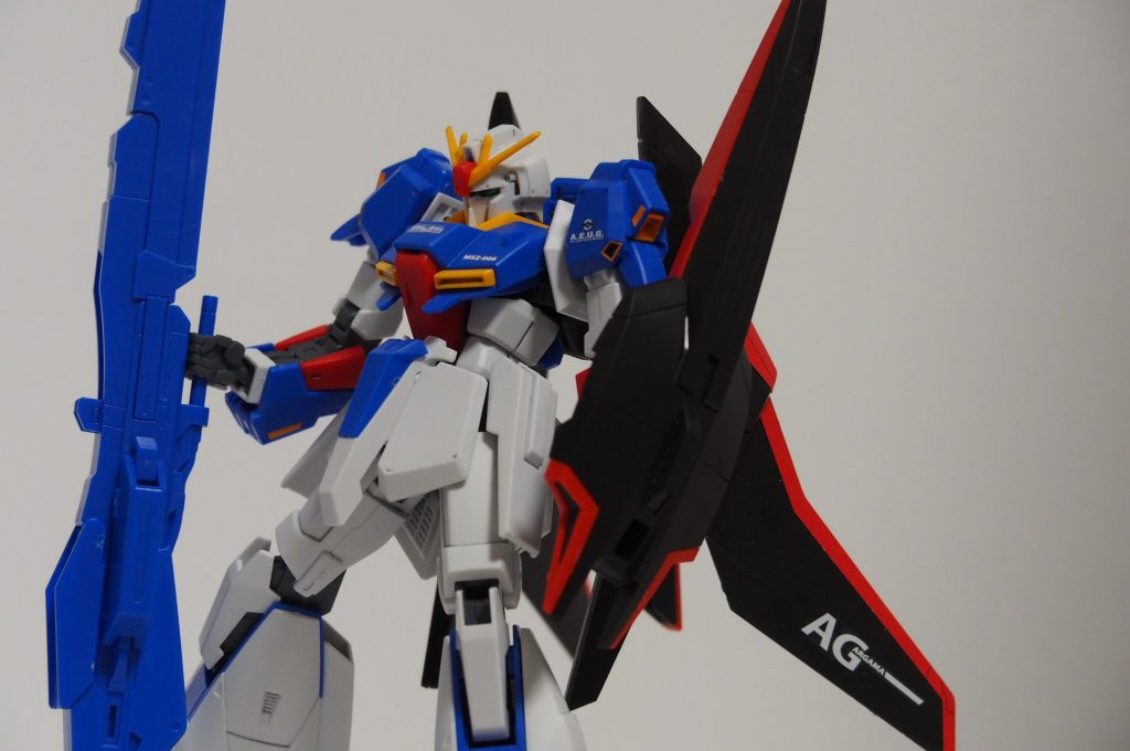 デカールはMG Zガンダム用のもののなかから小さめのものをチョイス。もっとゴテゴテ貼りたかったのですが、1/144なのでアッサリ目に。