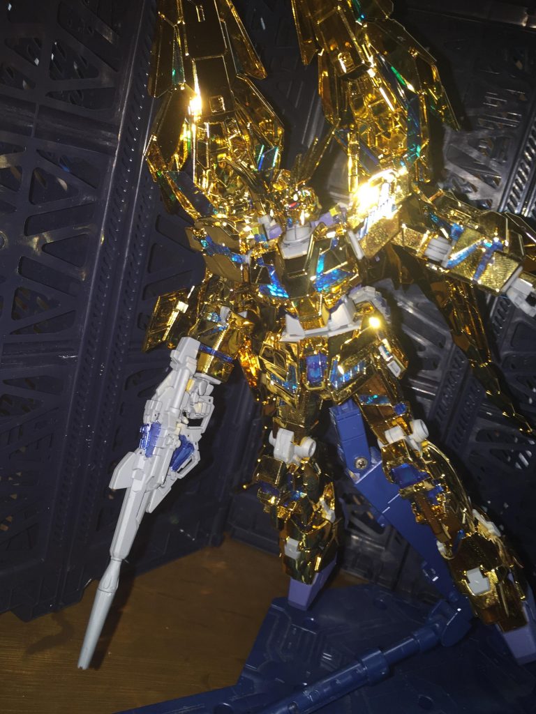 フラッシュで撮ると大変なことに…
輝きが凄まじいです。