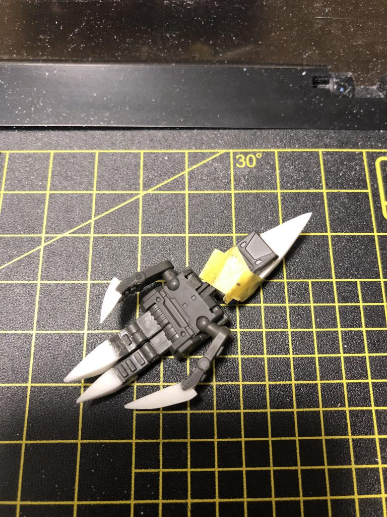 左手は、アスタロトのサブナックルを使って作りました。やはり爪は悪魔っぽい!